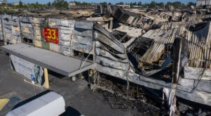 Підпал ТЦ у Варшаві: двох українців звинуватили у диверсії, організованій російськими спецслужбами