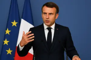 Путін хоче капітуляції України, ми маємо виступити єдиним фронтом, – Макрон