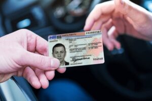 Скільки чекати на карту побиту у 2025 році: реальні строки та поради заявникам